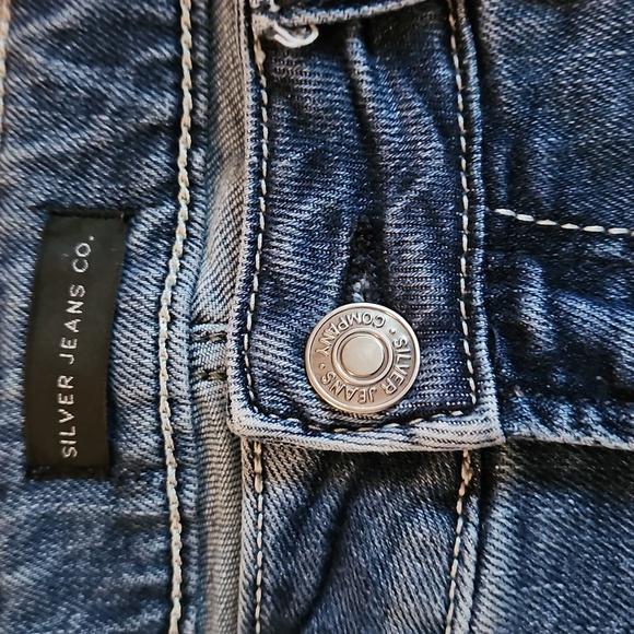 Silver Suki Boot Cut Sz 28x33 Denim Jeans, Medium Wash Blue - Picture 2 of 15